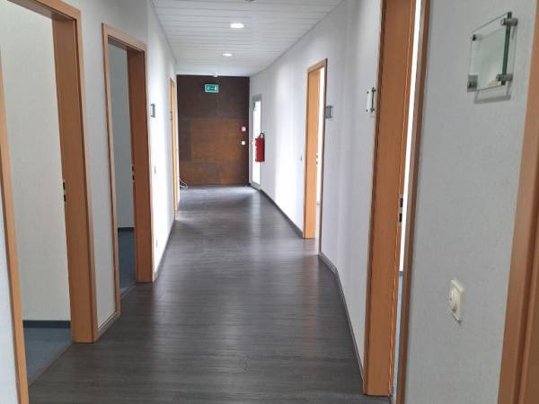 Exklusive Bürofläche (Open-Space, Gruppen- und Einzelbüros) — Bild 7