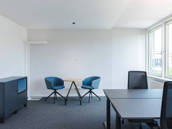 Modernes Business Center mit Teambüros in Stuttgart-Mitte — Bild 1