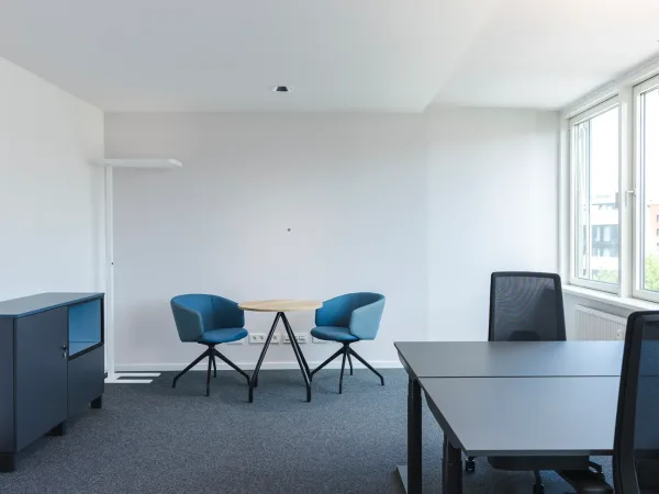 Abschließbares Büro in Stuttgart (Mitte) – Modernes Teambüro in Business Center in Stuttgart-Mitte — Bild 1