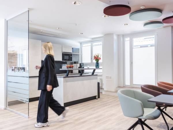 Modernes Business Center mit Teambüros in Stuttgart-Mitte — Bild 4