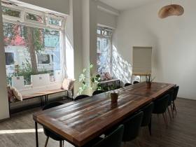 Ein wunderschönes, grünes Büro / Meeting Space in Berlin Mitte
