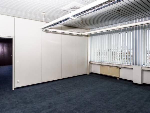 Ruhige Büroräume in renovierter Bürogemeinschaft in Fellbach — Bild 1