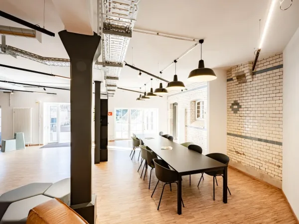 Schreibtischplatz in Berlin (Pankow) – Modernes Coworking & Büros in ehemaligem Kuhstall in Berlin-Pankow — Bild 4