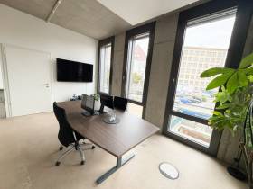 2 Räume in Designer-Architektenhaus in Industrialstil ab sofort