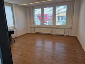 Schöne moderne Bürofläche mit eigenem Empfangsbereich