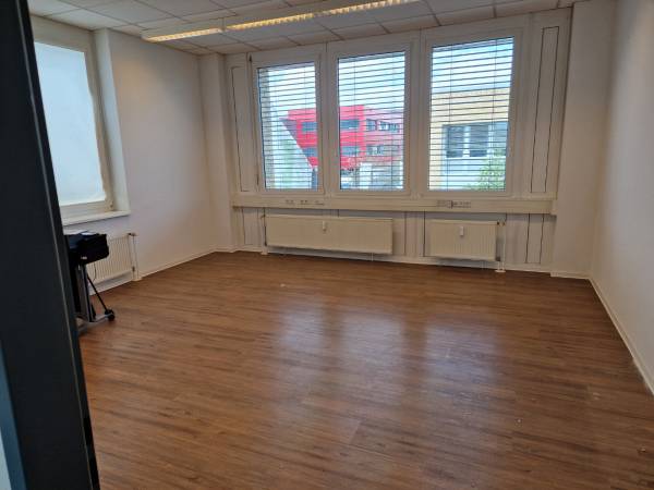 Schöne moderne Bürofläche mit eigenem Empfangsbereich — Bild 4