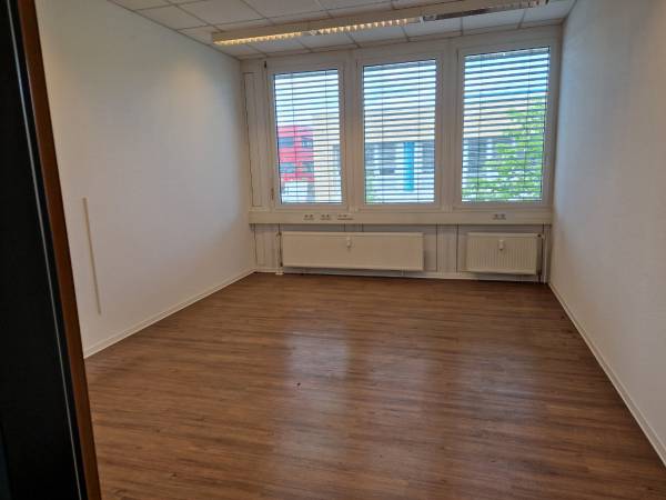 Schöne moderne Bürofläche mit eigenem Empfangsbereich — Bild 8