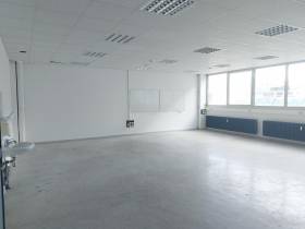 Werkstatt mit Büro- und Lagerbereich