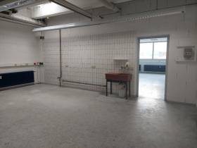 Werkstatt mit Büro- und Lagerbereich