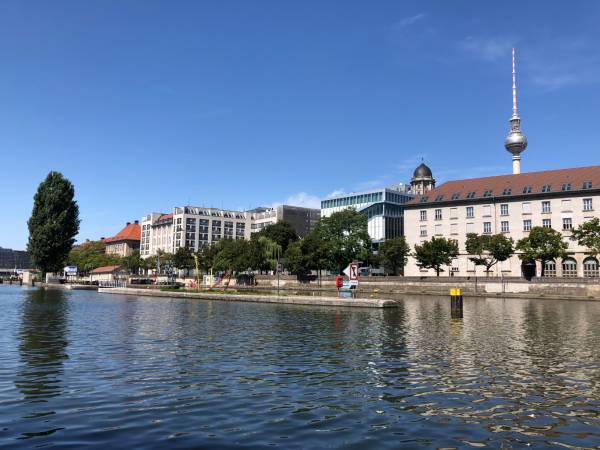 Abschließbares Büro in Berlin (Mitte) – Moderner Büroraum in Bürogemeinschaft am Spreeufer in Berlin-Mitte — Bild 2