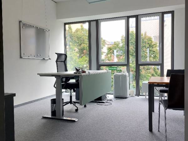 Heller Büroraum in moderner Bürogemeinschaft in Stuttgart-Bad — Bild 1