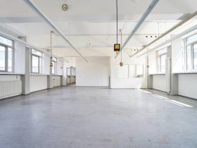 Flexible Leichtproduktion mit kleinem Büroanteil