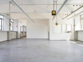 Flexible Leichtproduktion mit kleinem Büroanteil