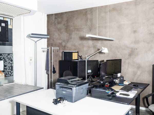 Moderne Bürogemeinschaft mit Arbeitsplätzen & Büros in Stuttgart-West — Bild 1