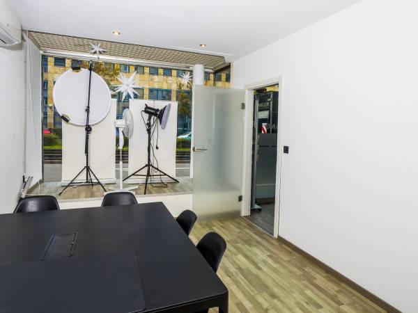 Moderne Bürogemeinschaft mit Arbeitsplätzen & Büros in Stuttgart-West — Bild 7