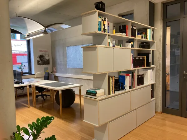 Schreibtischplatz in Konstanz (Industrie- und Gewerbegebiet) – Arbeitsplätze in heller, moderner Bürogemeinschaft in Konstanz — Bild 1