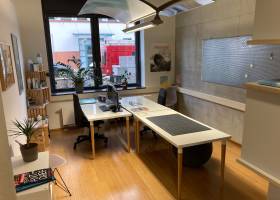 CoWorking Space mit Schreibtischen