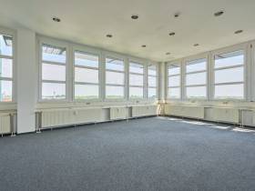 Bürofläche mit 19 hellen Büroräumen in Marzahn-Hellersdorf