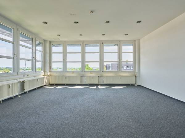 Bürofläche mit 19 hellen Büroräumen in Marzahn-Hellersdorf — Bild 3