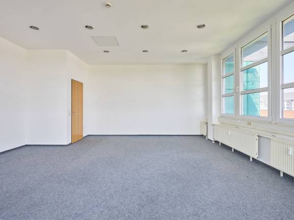 Bürofläche mit 19 hellen Büroräumen in Marzahn-Hellersdorf — Bild 5
