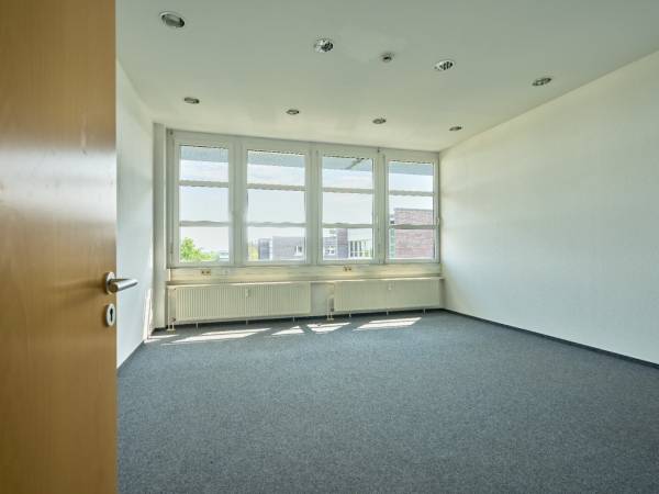 Bürofläche mit 19 hellen Büroräumen in Marzahn-Hellersdorf — Bild 6
