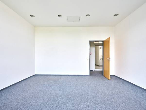 Bürofläche mit 19 hellen Büroräumen in Marzahn-Hellersdorf — Bild 8