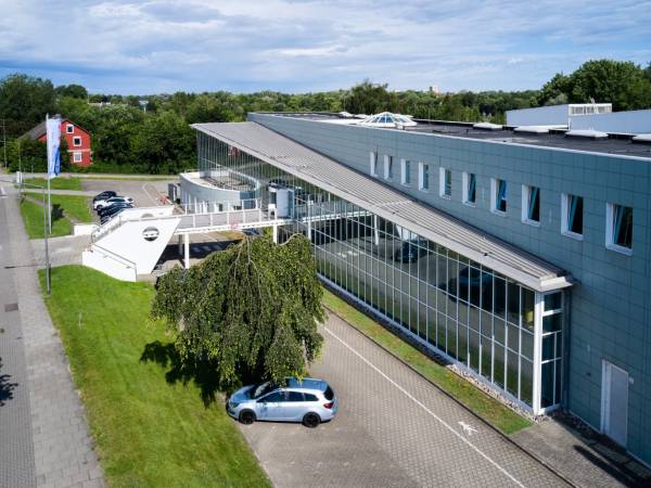 Heller, einladender Show-Room mit eigener Terrasse — Bild 6