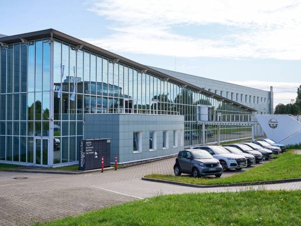 Heller, einladender Show-Room mit eigener Terrasse — Bild 7