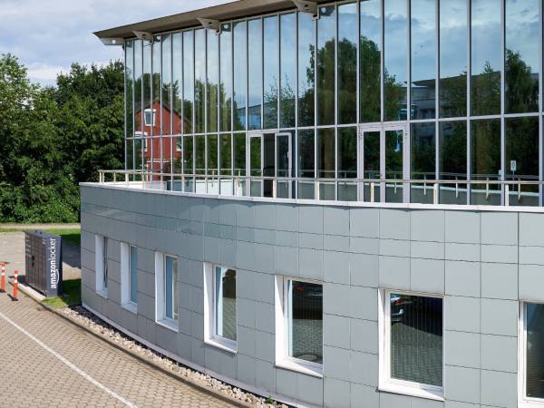 Heller, einladender Show-Room mit eigener Terrasse — Bild 5