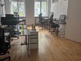 Helles Altbau Büro am Savignyplatz flexibel teilbar