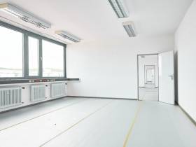 Lagerfläche mit hellen Büros - vielseitig nutzbar, flexibler Grundriss