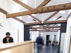 Schreibtisch-Platz halbtags oder 3 Tage pro Woche zu vermieten