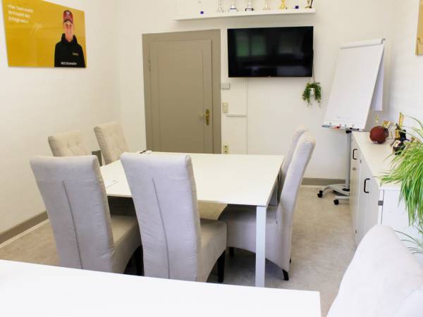 Schreibtischplatz in Ettlingen – Moderner Coworking Space in Ettlingen West mit flexiblen — Bild 8