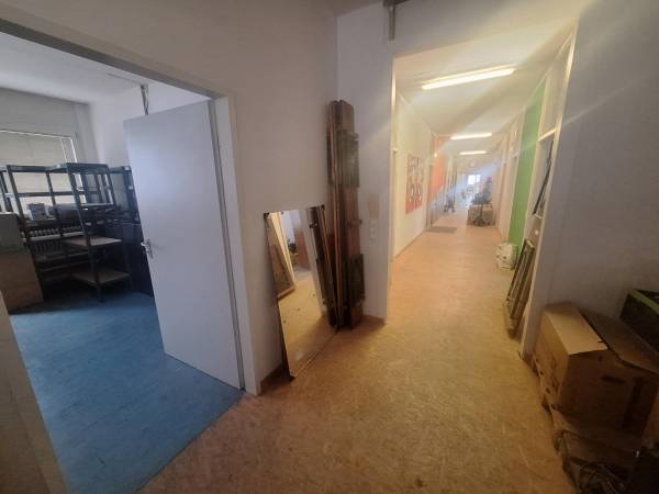 Bürofläche mit geräumiger Werkstatt / Produktion — Bild 4