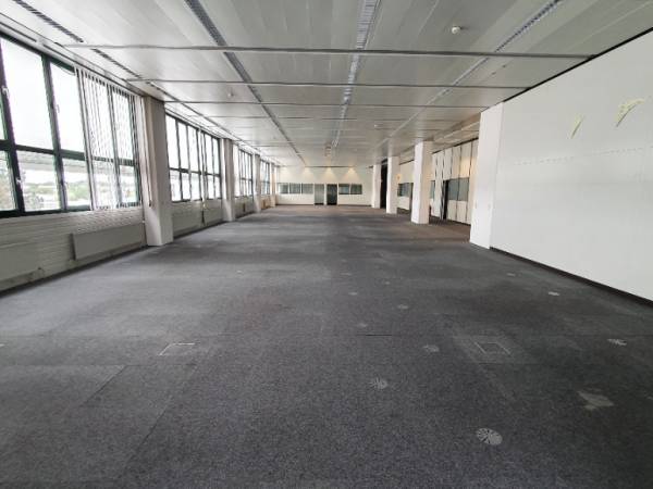 Attraktive alleinstehende Büroflächen in ruhiger zentraler Lage — Bild 6