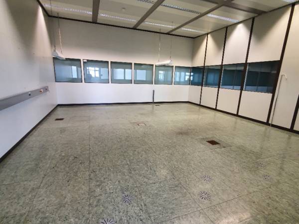 Attraktive alleinstehende Büroflächen in ruhiger zentraler Lage — Bild 8