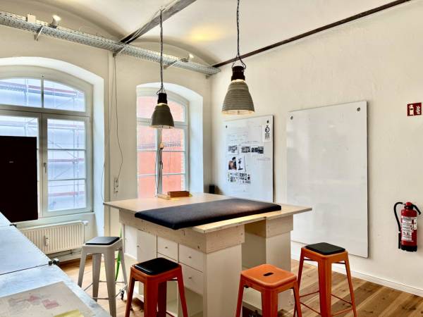 Kreatives Industrieloft in historischem Backsteingebäude in — Bild 7
