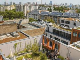 Flexible Büroflächen mit Dachterrasse und Panoramablick