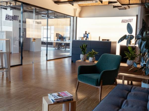 Flexible Büroflächen mit Dachterrasse und Panoramablick — Bild 4