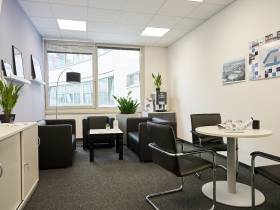 Ihr geschäftliches Zuhause mit Panoramablick in Flughafennähe