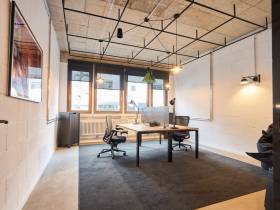 Ihr geschäftliches Zuhause mit Panoramablick in Flughafennähe