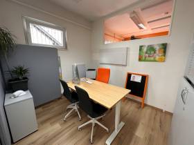 Ab Januar Moderner Arbeitsplatz mit Büroflat und Parkplatz