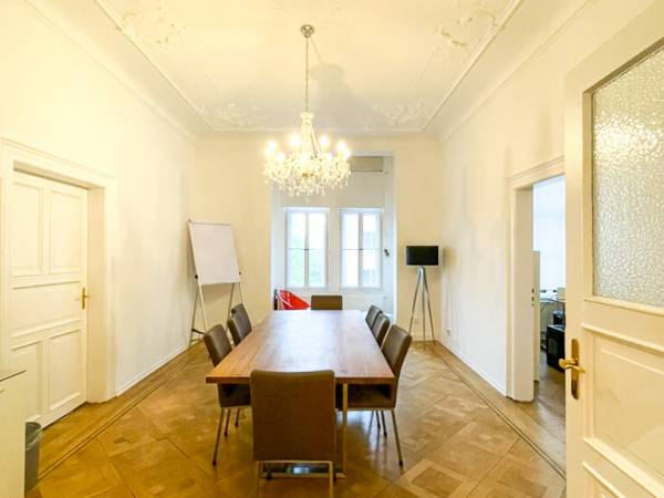 Historisches Architekturbüro mit voll ausgestattetem Raum in — Bild 2