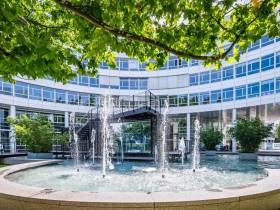 Moderne Büros, flexible Arbeitsplätze und Meetingräume