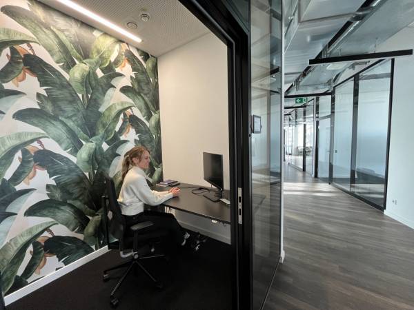 Moderne Büros, flexible Arbeitsplätze und Meetingräume — Bild 7