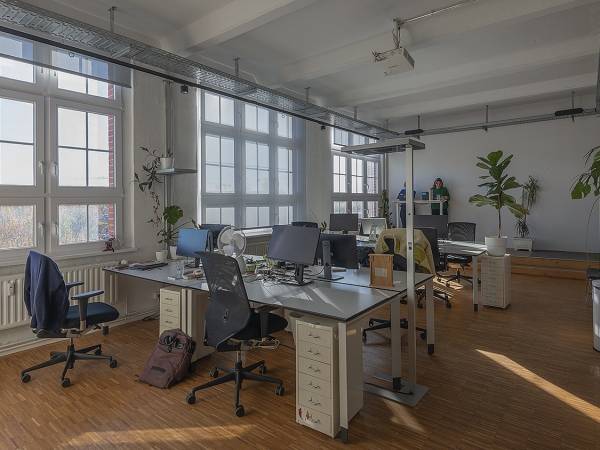 Abschließbares Büro in Berlin (Kreuzberg) – Helle Bürogemeinschaft für Non-Profits in Berlin-Kreuzberg — Bild 2
