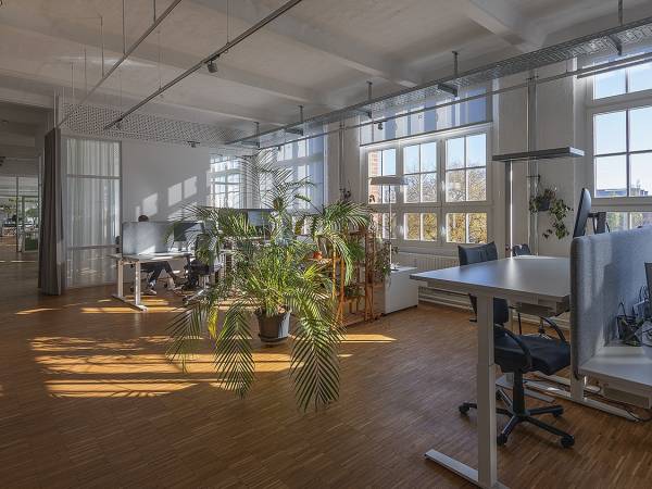 Abschließbares Büro in Berlin (Kreuzberg) – Helle Bürogemeinschaft für Non-Profits in Berlin-Kreuzberg — Bild 1