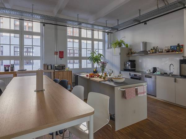 Abschließbares Büro in Berlin (Kreuzberg) – Helle Bürogemeinschaft für Non-Profits in Berlin-Kreuzberg — Bild 8