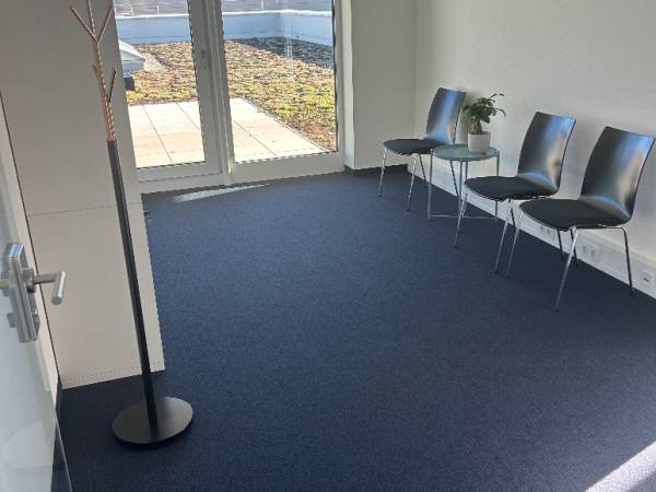 Moderne Bürogemeinschaft in Aichtal mit Praxisräumen — Bild 3