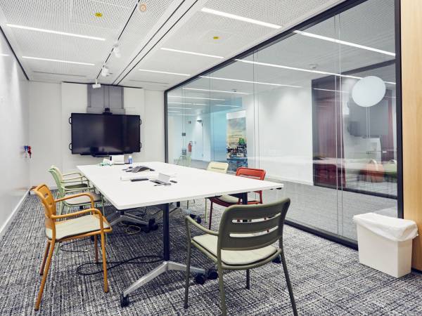 Modernes vollmöbliertes Büro in Bürogemeinschaft in — Bild 4